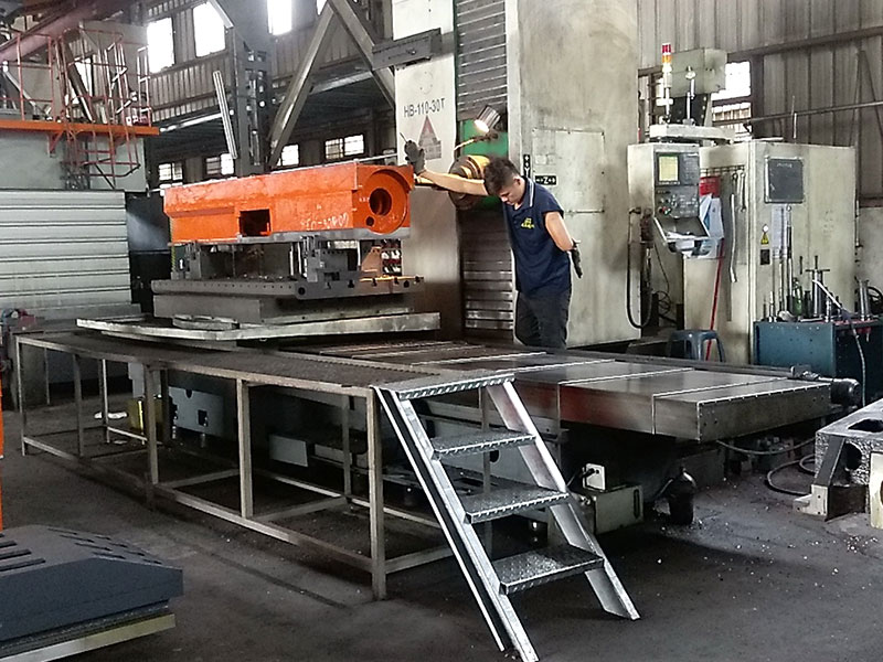 FRESATRICE E ALESAATRICE ORIZZONTALE CNC - HB-110-30T